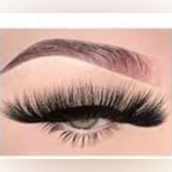Lashes - Picture 2 of 3